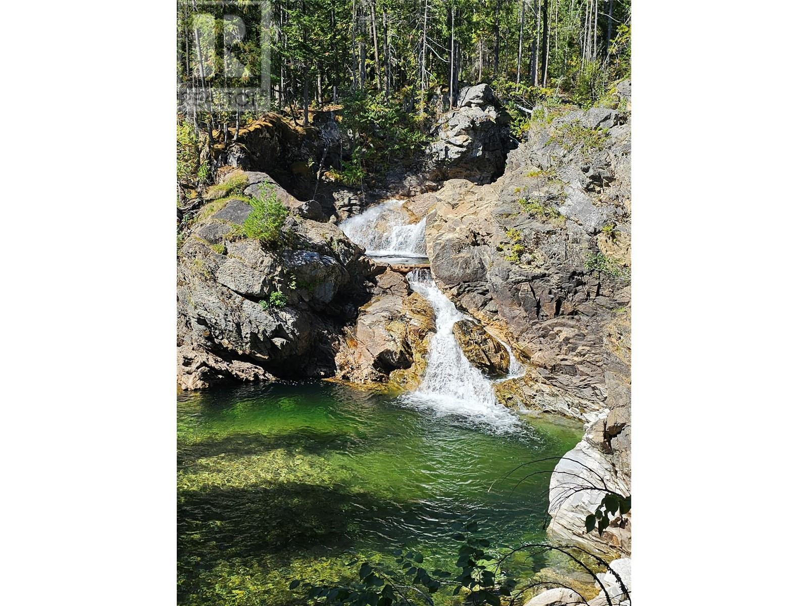 2816 Vickers Trail, Anglemont, British Columbia  V0E 1M8 - Photo 12 - 10309399