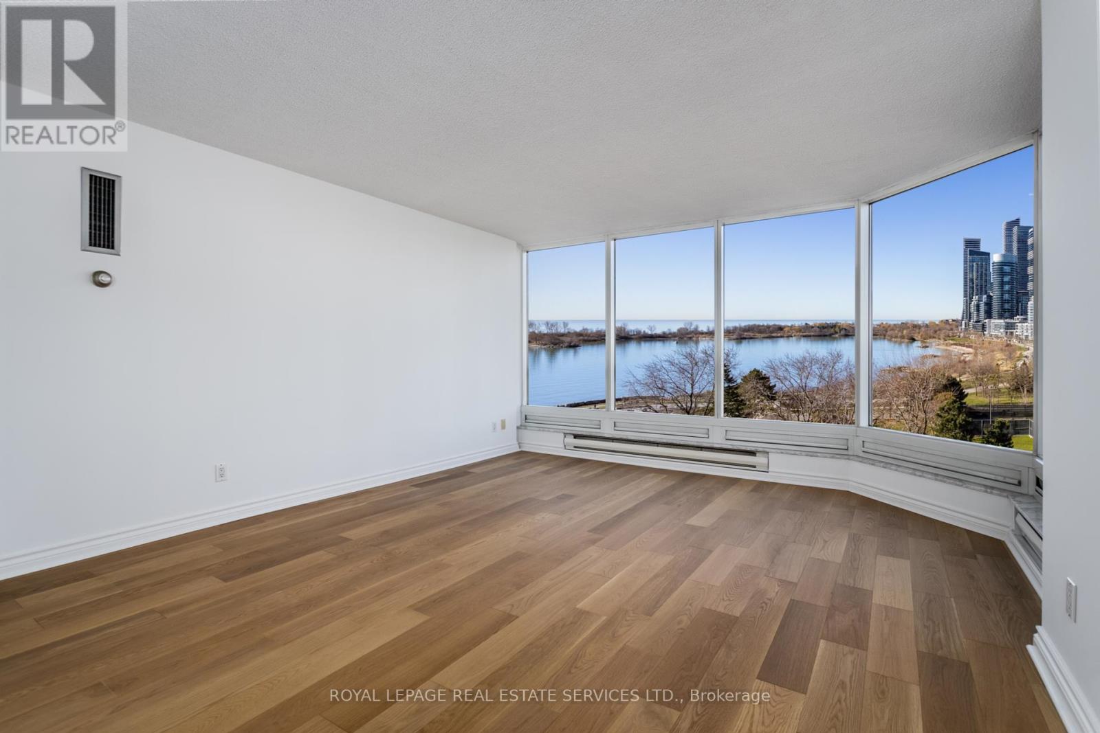 1 Palace Pier Court, Toronto, 2 Bedrooms Bedrooms, ,2 BathroomsBathrooms,Single Family,For Sale,Palace Pier,W8221710
