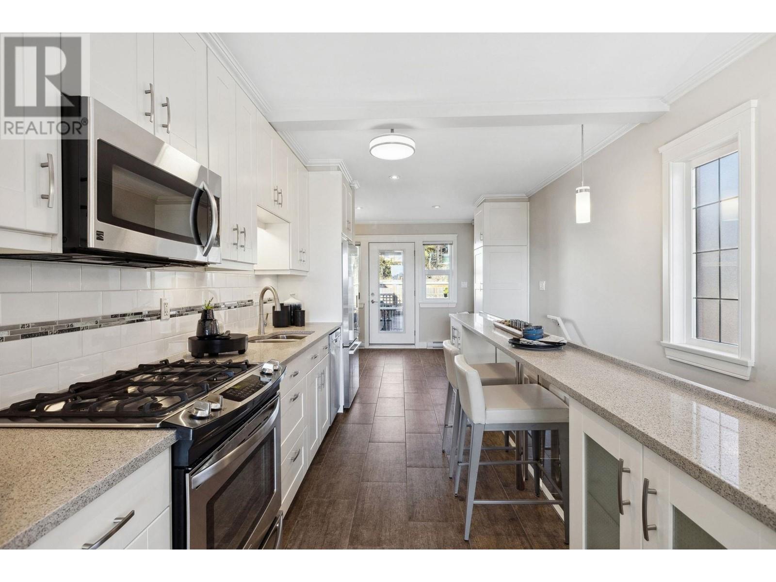 264 W 6th Street, North Vancouver, British Columbia  V7M 1K6 - Photo 11 - R2869102