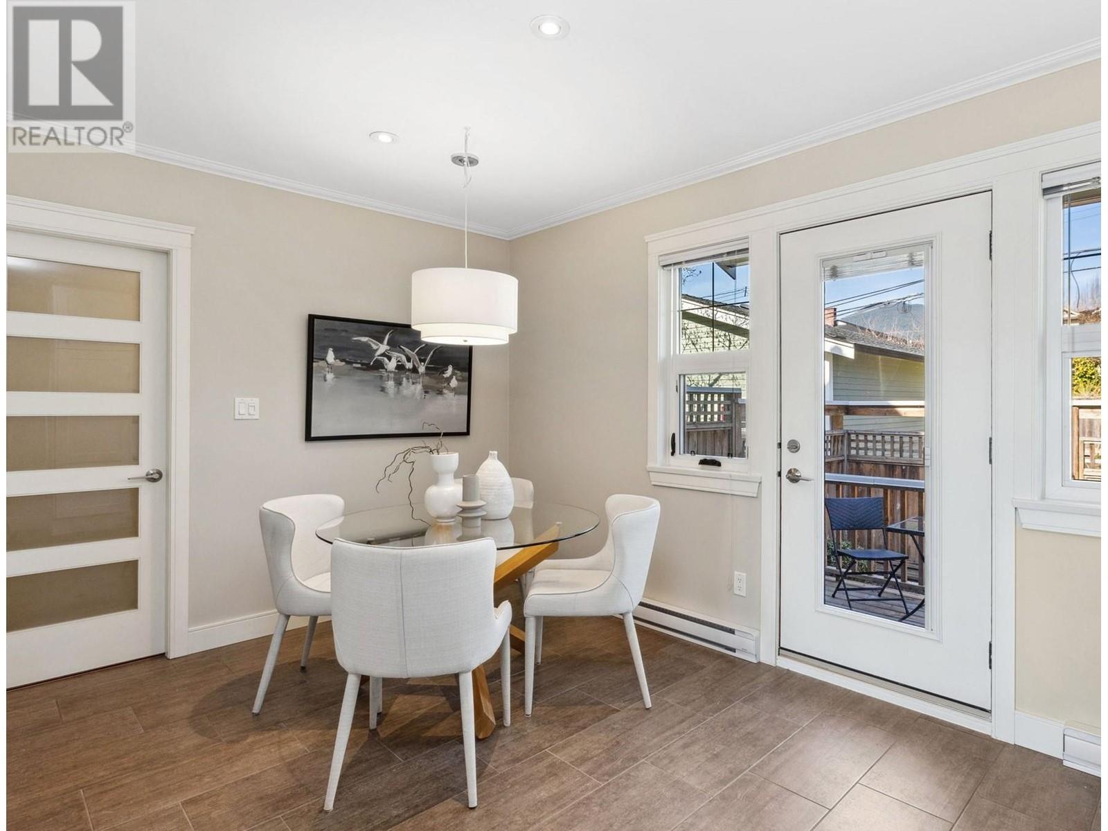 264 W 6th Street, North Vancouver, British Columbia  V7M 1K6 - Photo 14 - R2869102