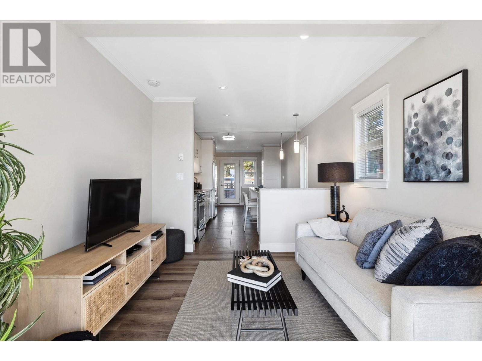 264 W 6th Street, North Vancouver, British Columbia  V7M 1K6 - Photo 6 - R2869102