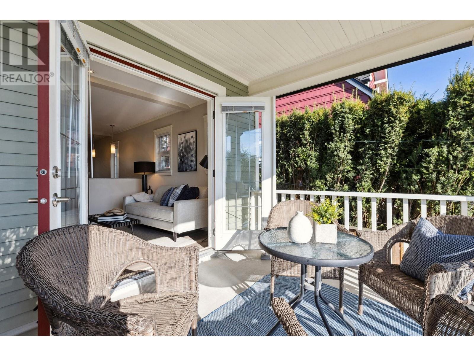 264 W 6th Street, North Vancouver, British Columbia  V7M 1K6 - Photo 8 - R2869102