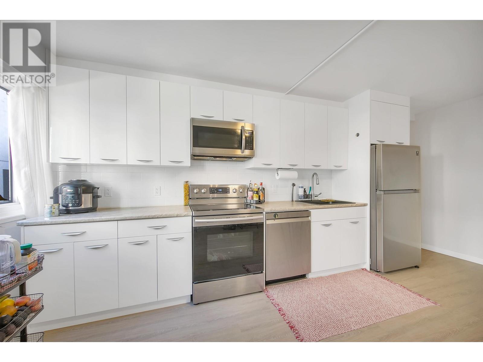 102 1750 Esquimalt Avenue, West Vancouver, British Columbia  V7V 1R8 - Photo 1 - R2869128