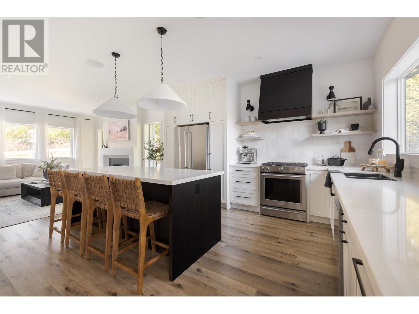 714 Ocean View Drive, Gibsons, British Columbia  V0N 1V2 - Photo 4 - R2869177
