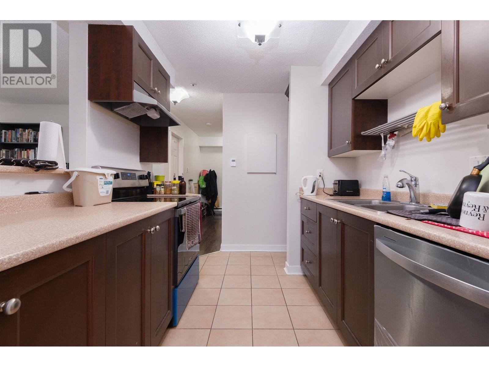 4169-4175 Fraser Street, Vancouver, British Columbia  V5V 4E9 - Photo 8 - C8059091