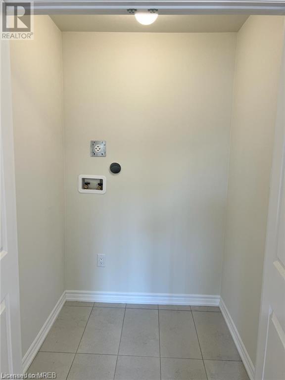 26 Molnar Crescent Unit# Main, Brantford, Ontario  N3T 0X5 - Photo 5 - 40569734