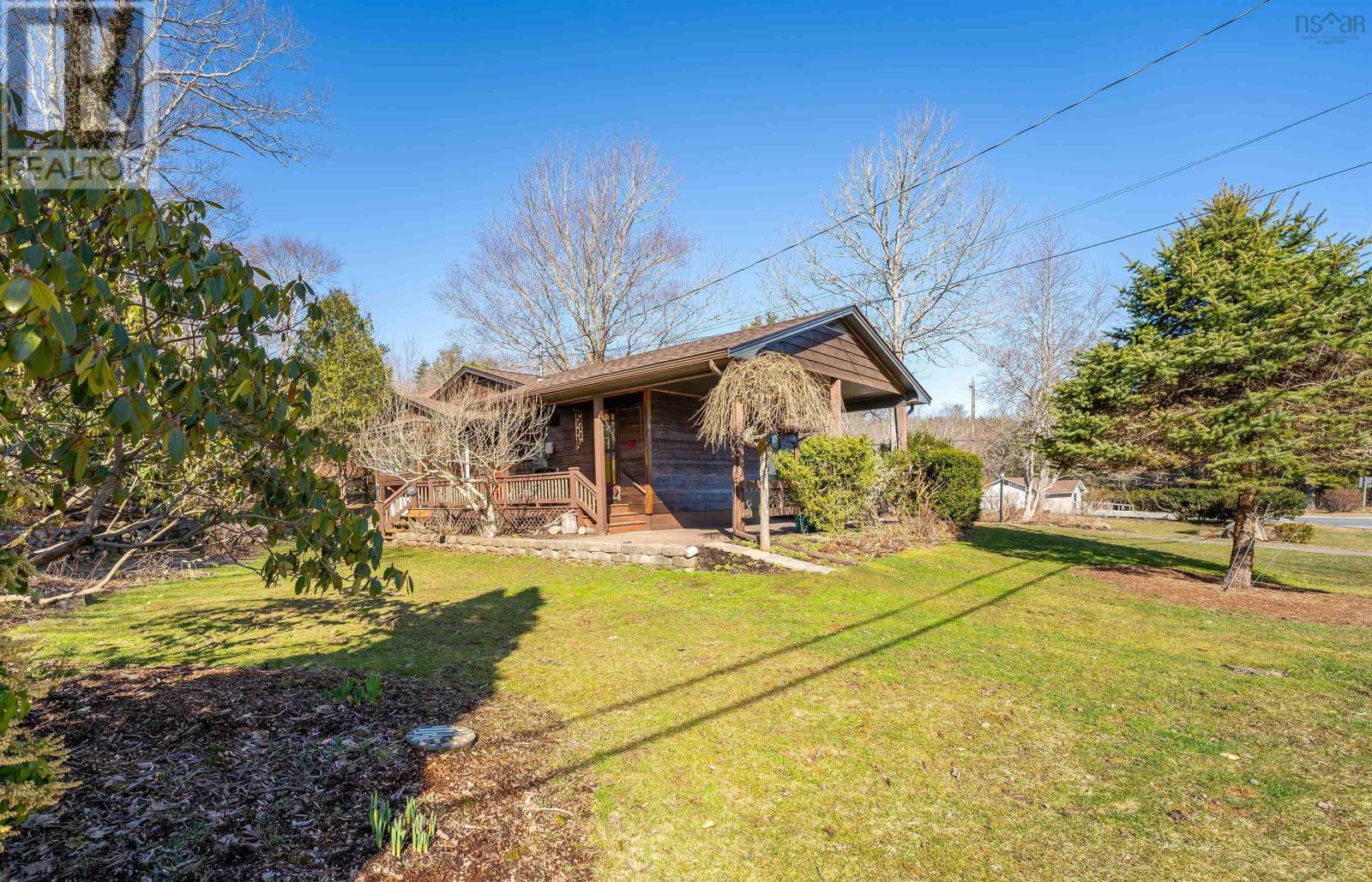 8 Desbrisay Drive, Bridgewater, Nova Scotia  B4V 3H7 - Photo 3 - 202406739