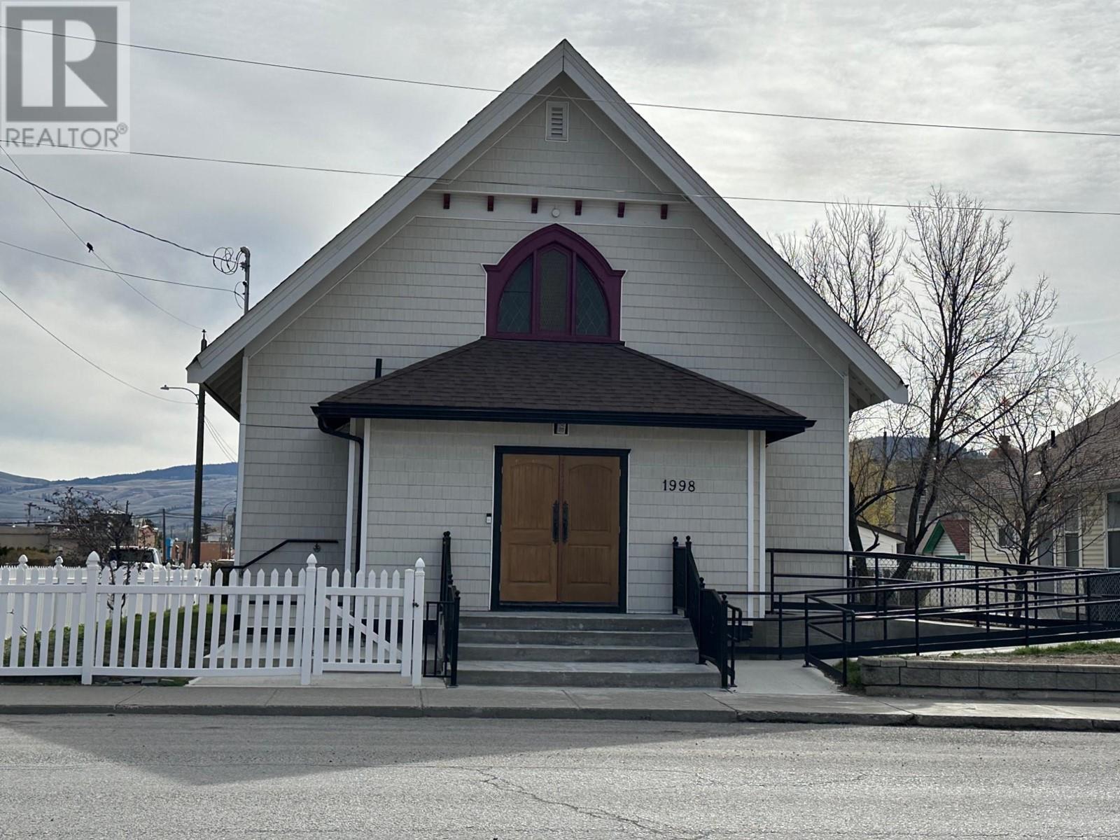 1998 CHAPMAN STREET, merritt, British Columbia