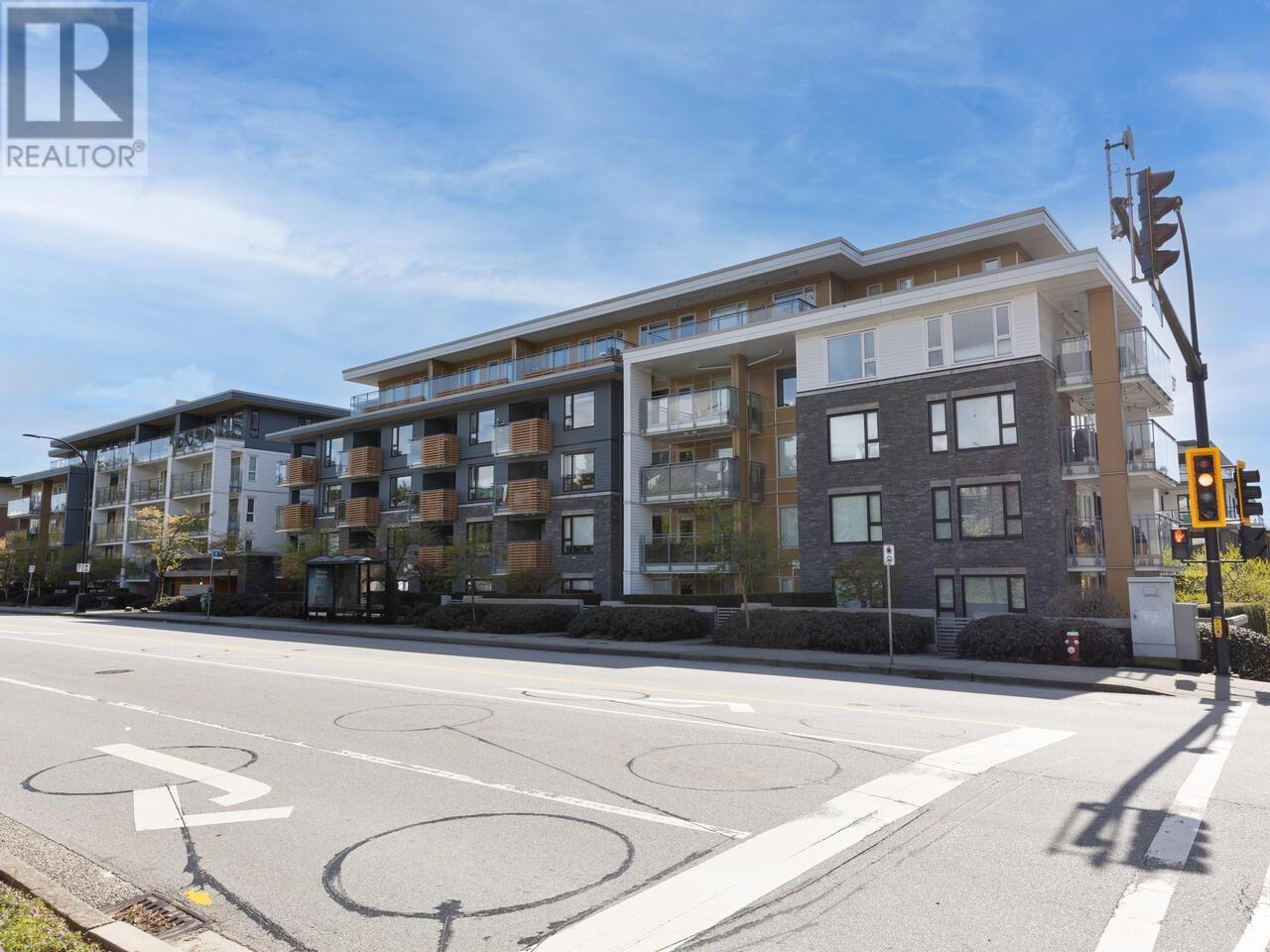 320 221 E 3rd Street, North Vancouver, British Columbia  V7L 0C1 - Photo 2 - R2869304