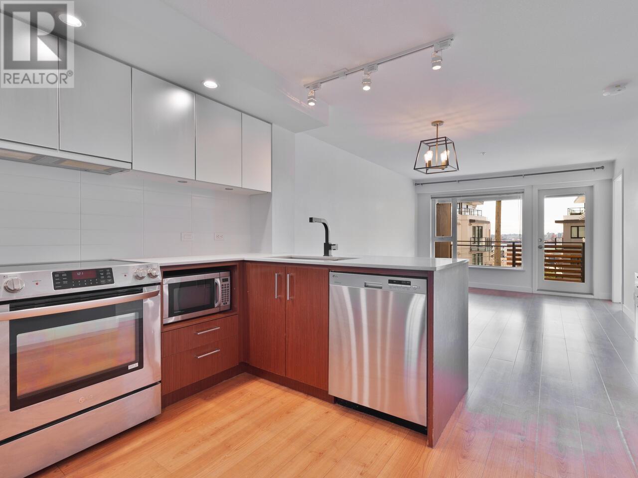 320 221 E 3rd Street, North Vancouver, British Columbia  V7L 0C1 - Photo 3 - R2869304