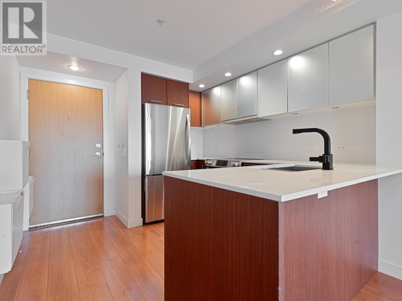 320 221 E 3rd Street, North Vancouver, British Columbia  V7L 0C1 - Photo 4 - R2869304