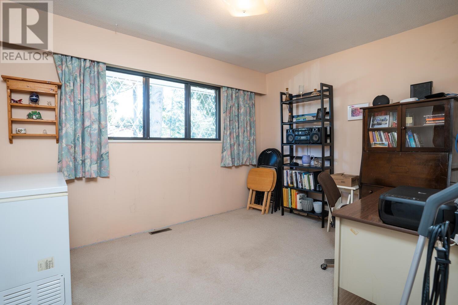 315 54 Street, Delta, British Columbia  V4M 3G6 - Photo 14 - R2869232