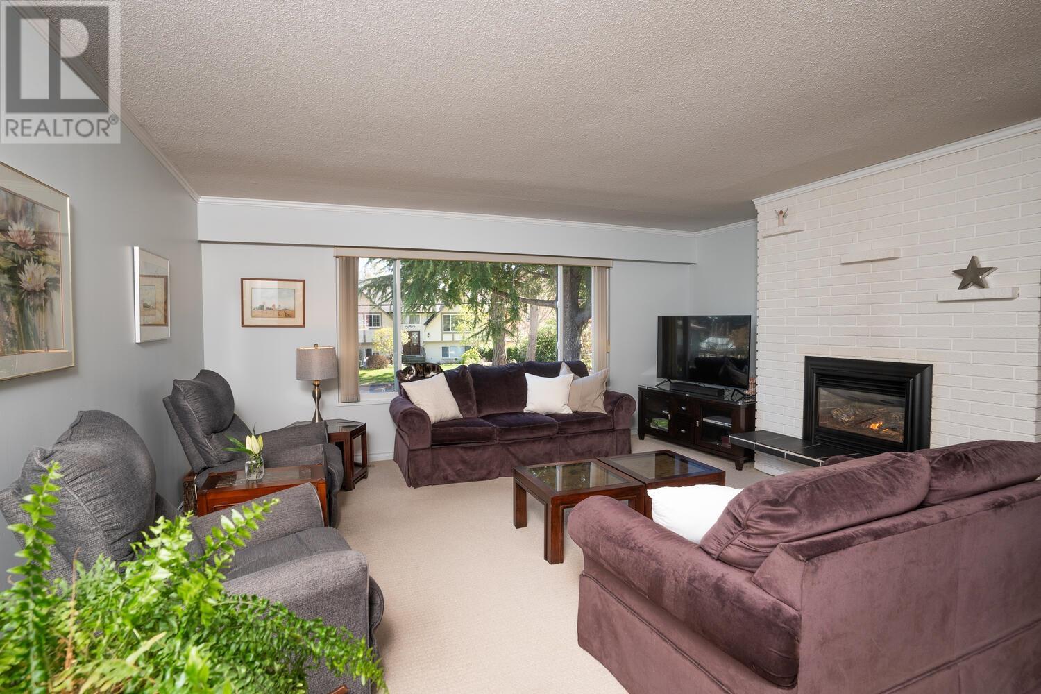 315 54 Street, Delta, British Columbia  V4M 3G6 - Photo 2 - R2869232