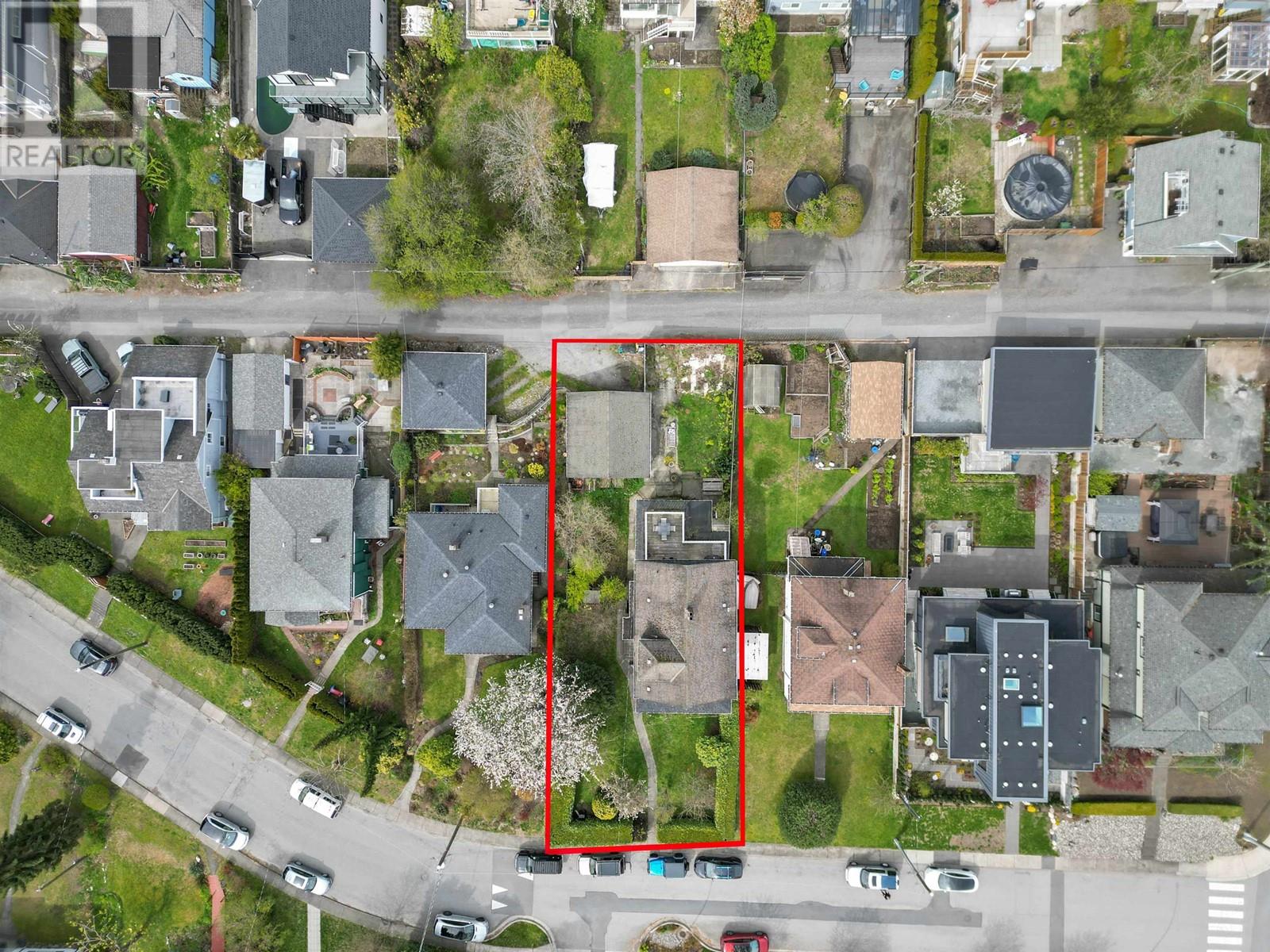 444 E 6th Street, North Vancouver, British Columbia  V7L 1P9 - Photo 2 - R2869279