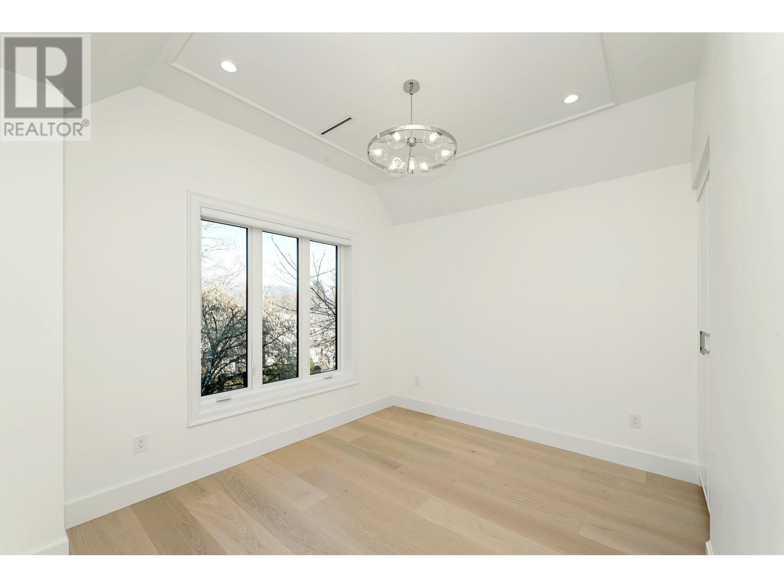 Listing Picture 17 of 32 : 4582 W 14TH AVENUE, Vancouver / 溫哥華 - 魯藝地產 Yvonne Lu Group - MLS Medallion Club Member