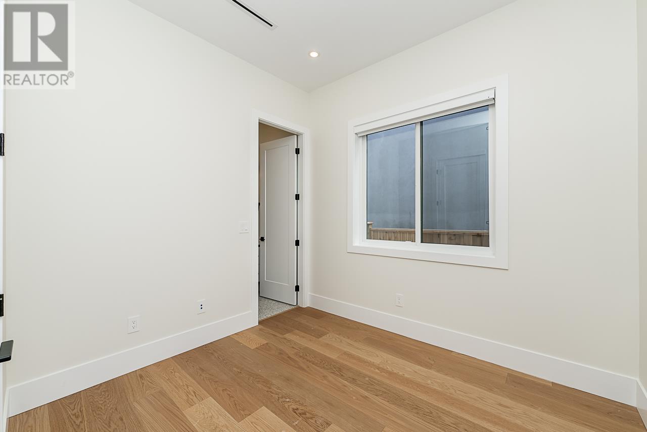 6691 Waltham Avenue, Burnaby, British Columbia  V5H 3V6 - Photo 9 - R2869243