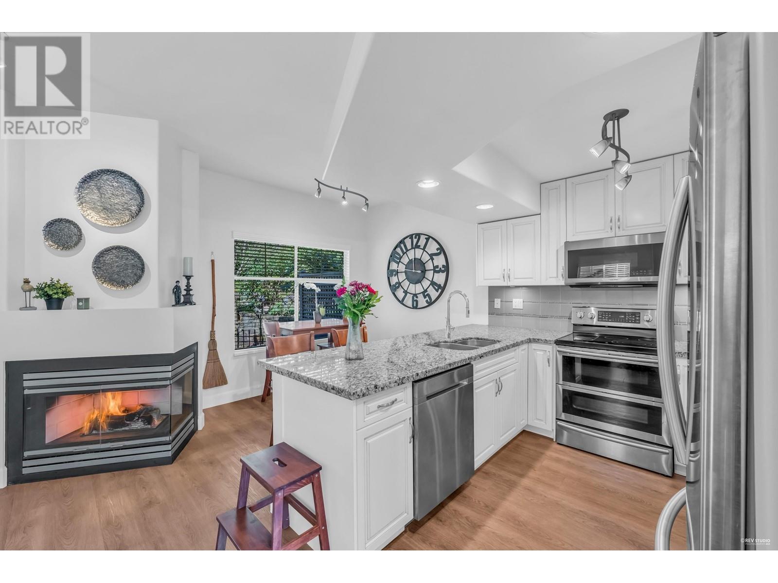 17 2979 Panorama Drive, Coquitlam, British Columbia  V3E 2W8 - Photo 3 - R2869068