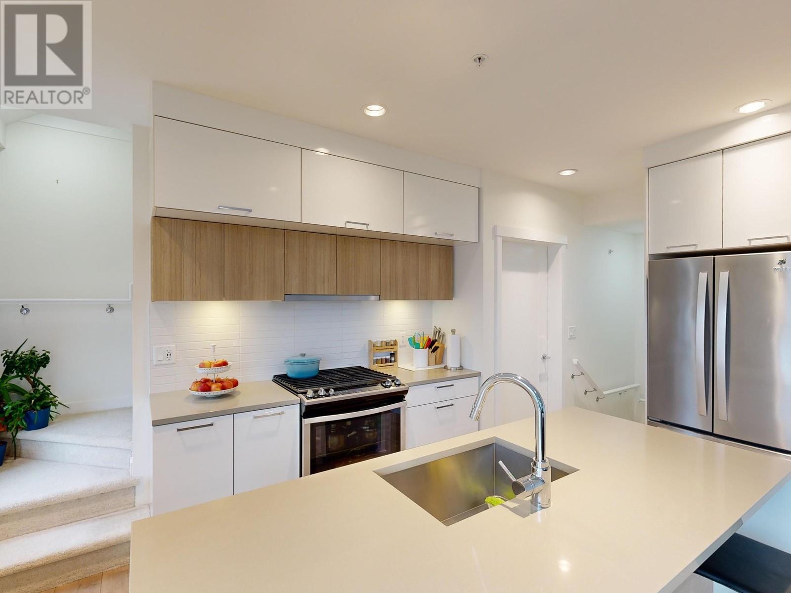 2737 Ward Street, Vancouver, British Columbia  V5R 4S7 - Photo 1 - R2869374