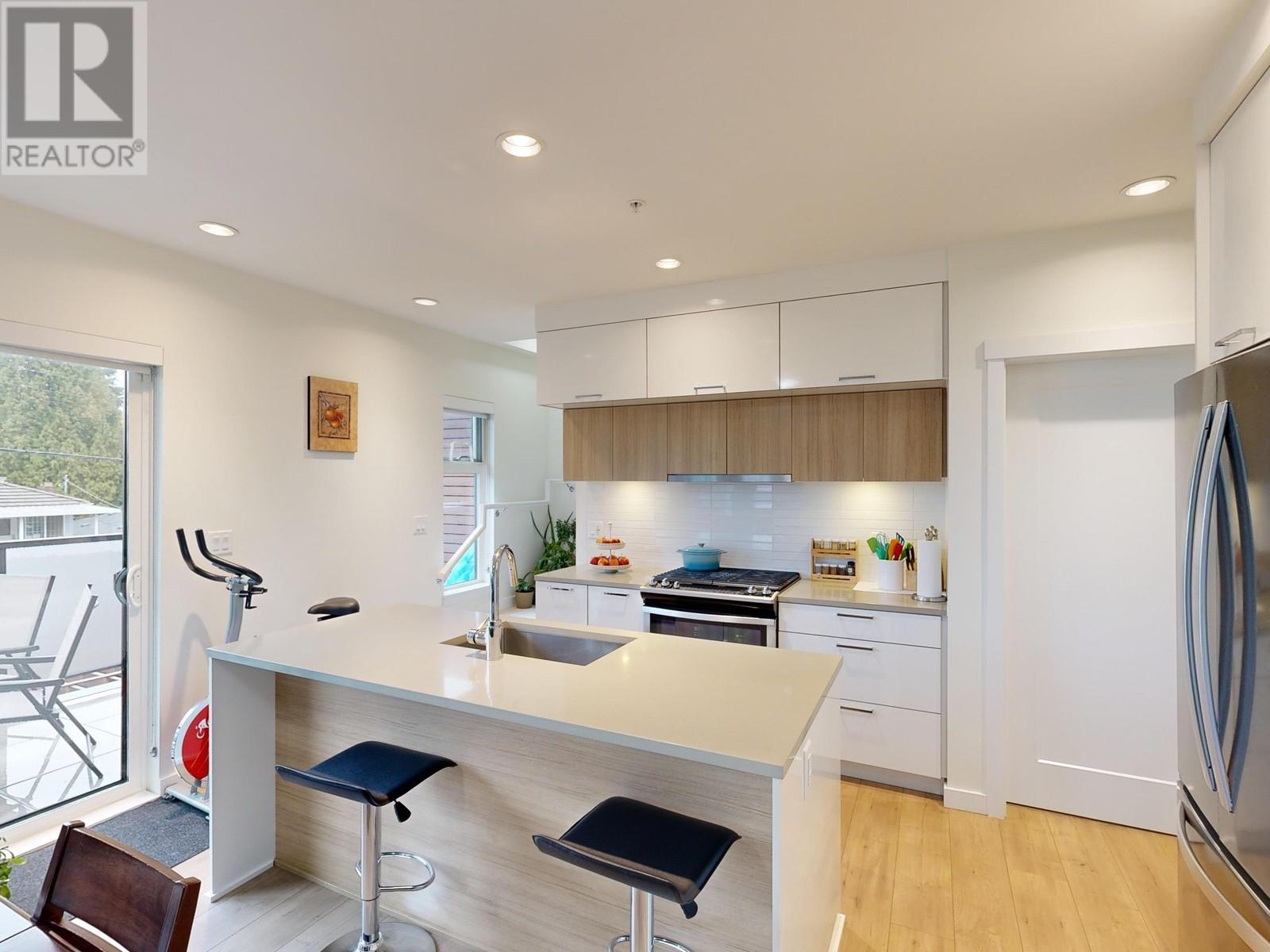 2737 Ward Street, Vancouver, British Columbia  V5R 4S7 - Photo 4 - R2869374