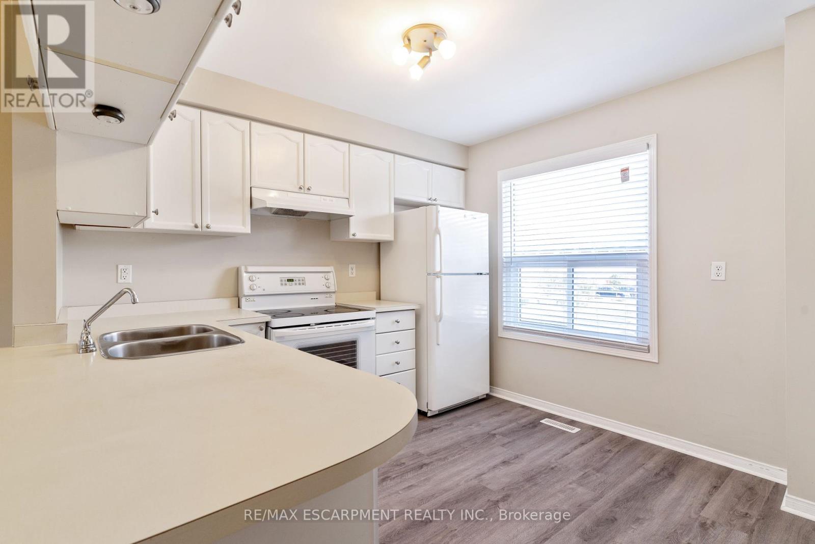 #12 -1550 Reeves Gate S, Oakville, Ontario  L6M 3J3 - Photo 6 - W8222752