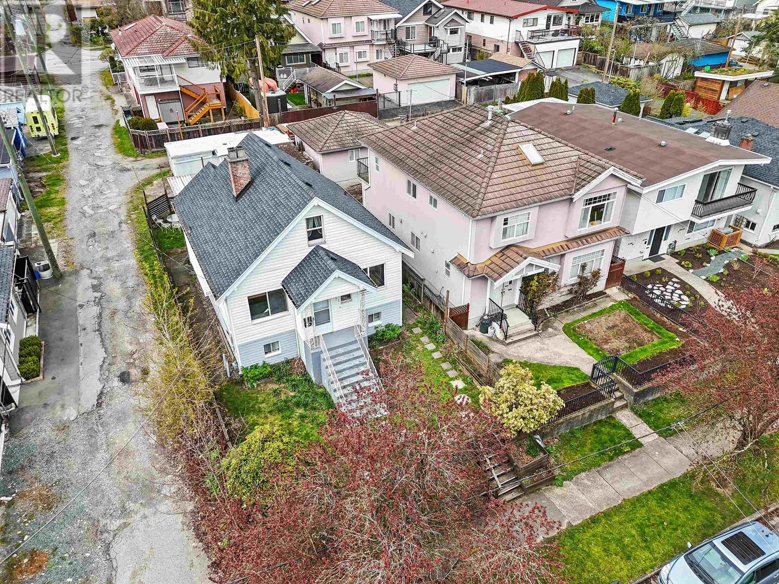 3411 E Georgia Street, Vancouver, British Columbia  V5K 2L6 - Photo 1 - R2869463