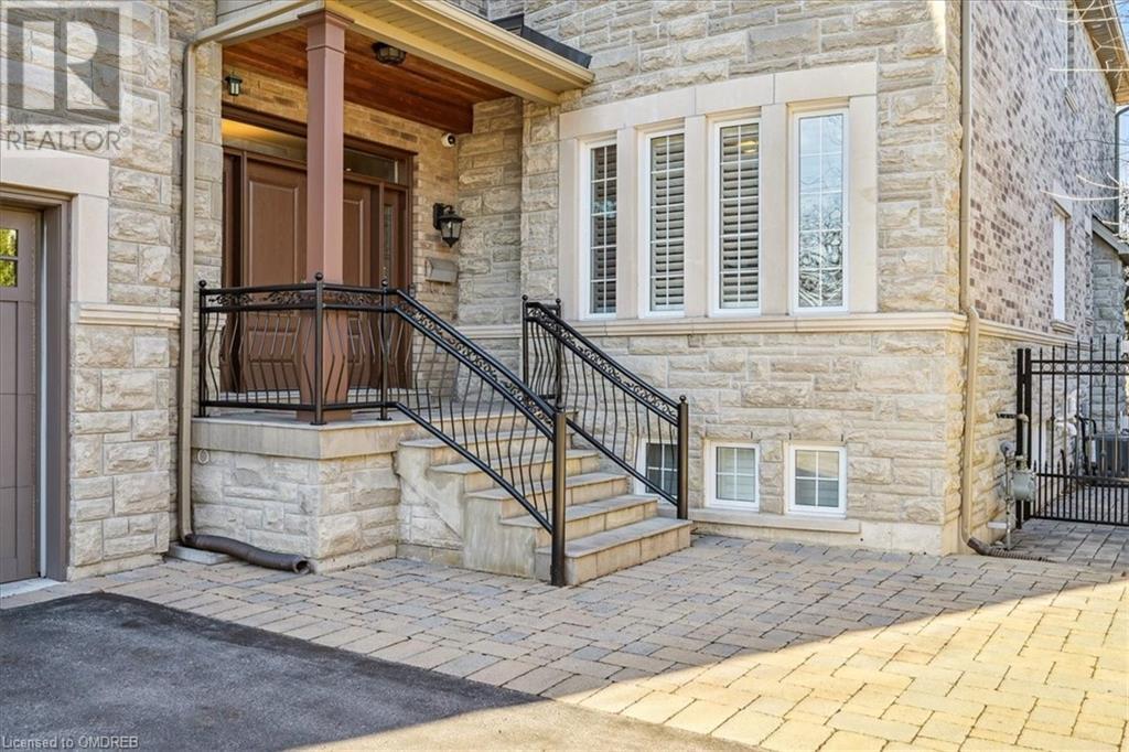 2431 Old Carriage Road, Mississauga, Ontario  L5C 1Y6 - Photo 3 - 40569618