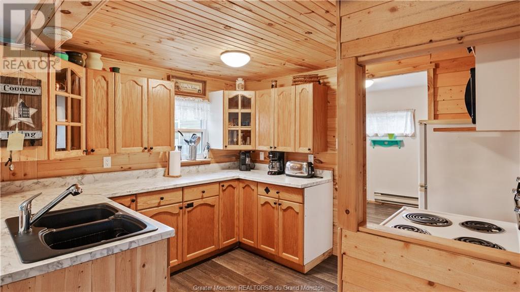 6 Ste Marie St, Grand-Barachois, New Brunswick  E4P 8N5 - Photo 11 - M158556