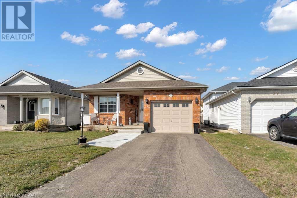 37 Peach Street, Tillsonburg, Ontario  N4G 5N6 - Photo 3 - 40569887