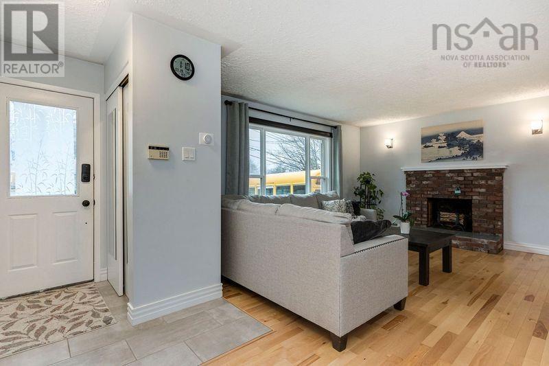 61 Judy Avenue, Lower Sackville, Nova Scotia  B4E 1T4 - Photo 2 - 202406821