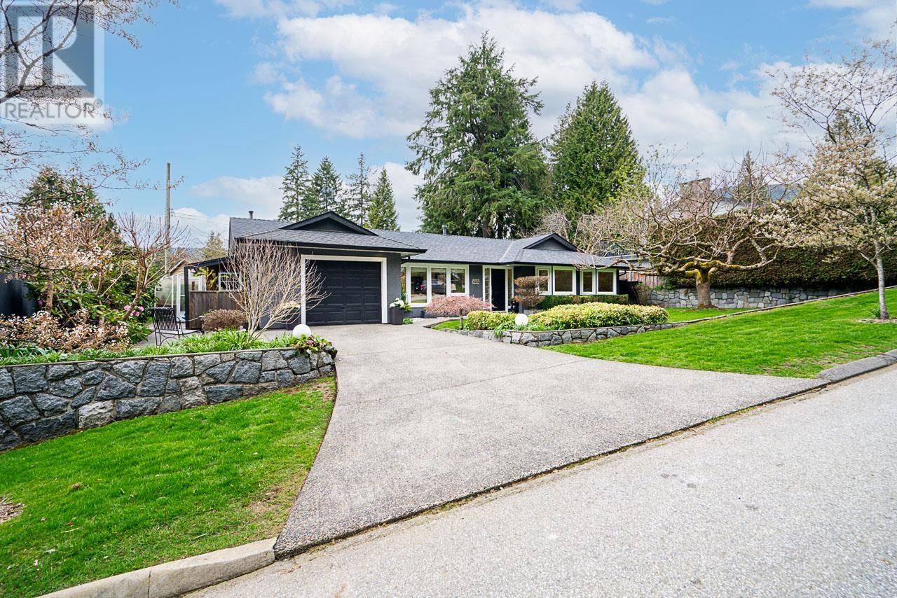 655 St. Ives Crescent, North Vancouver, British Columbia  V7N 2X4 - Photo 2 - R2869480