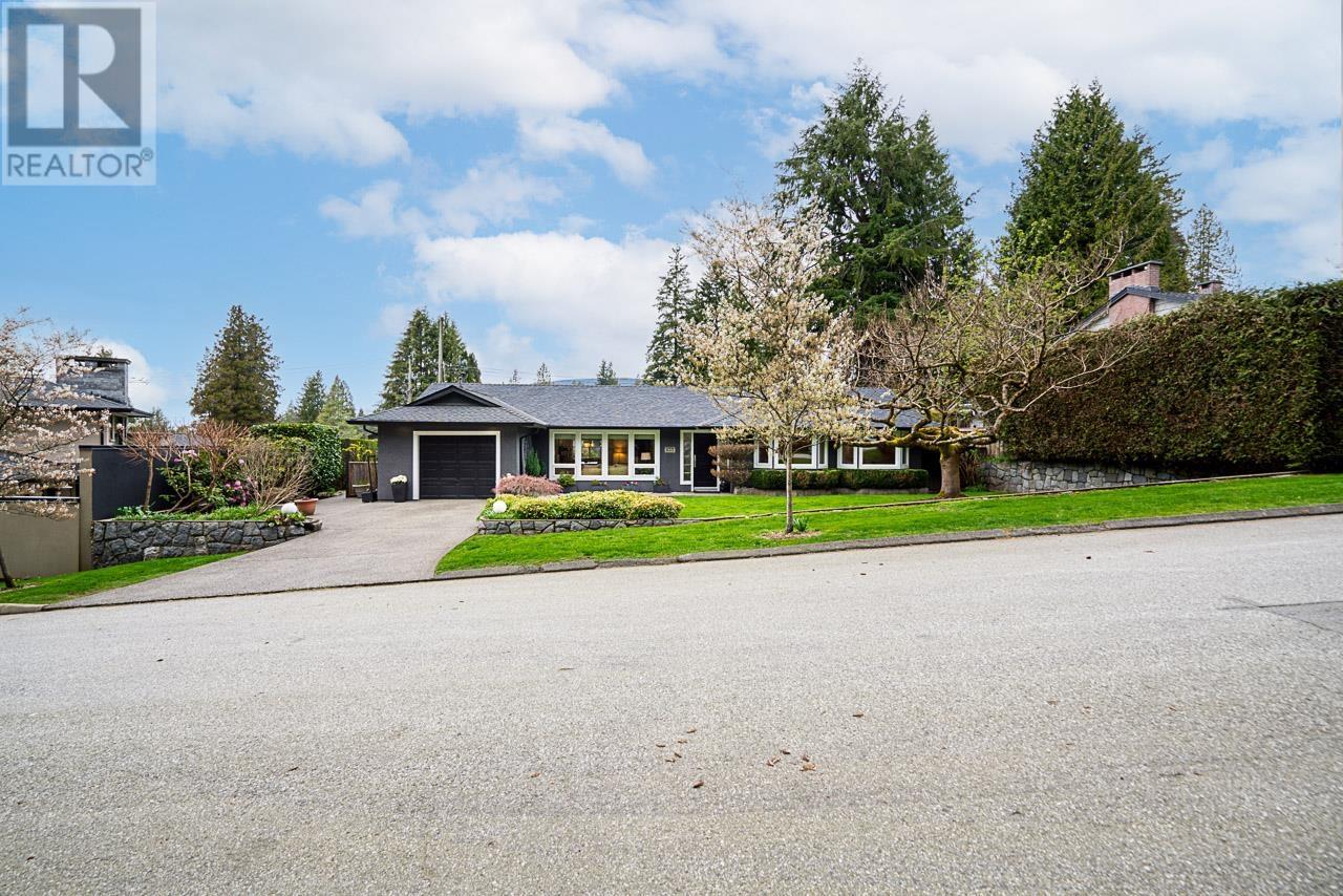 655 St. Ives Crescent, North Vancouver, British Columbia  V7N 2X4 - Photo 3 - R2869480