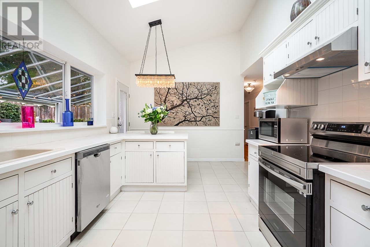 655 St. Ives Crescent, North Vancouver, British Columbia  V7N 2X4 - Photo 9 - R2869480