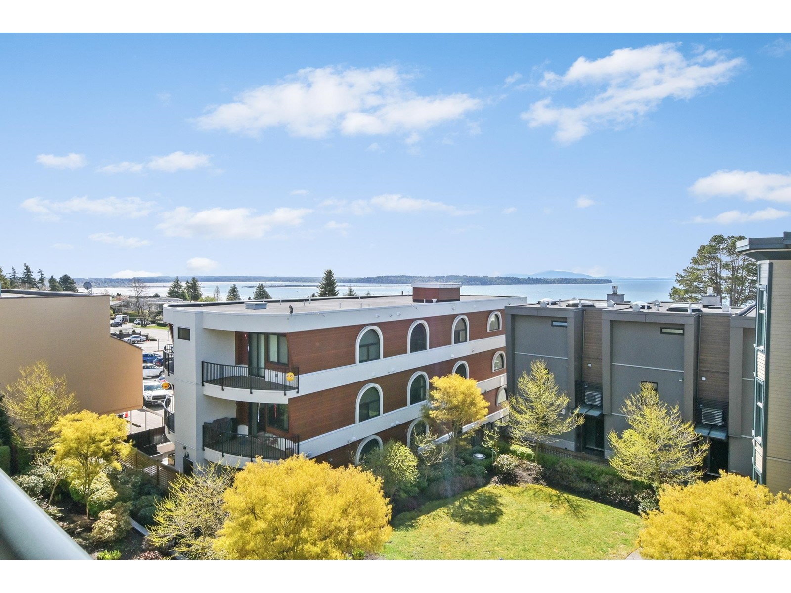 Listing Picture 19 of 21 : 417 15210 PACIFIC AVENUE, White Rock - 魯藝地產 Yvonne Lu Group - MLS Medallion Club Member