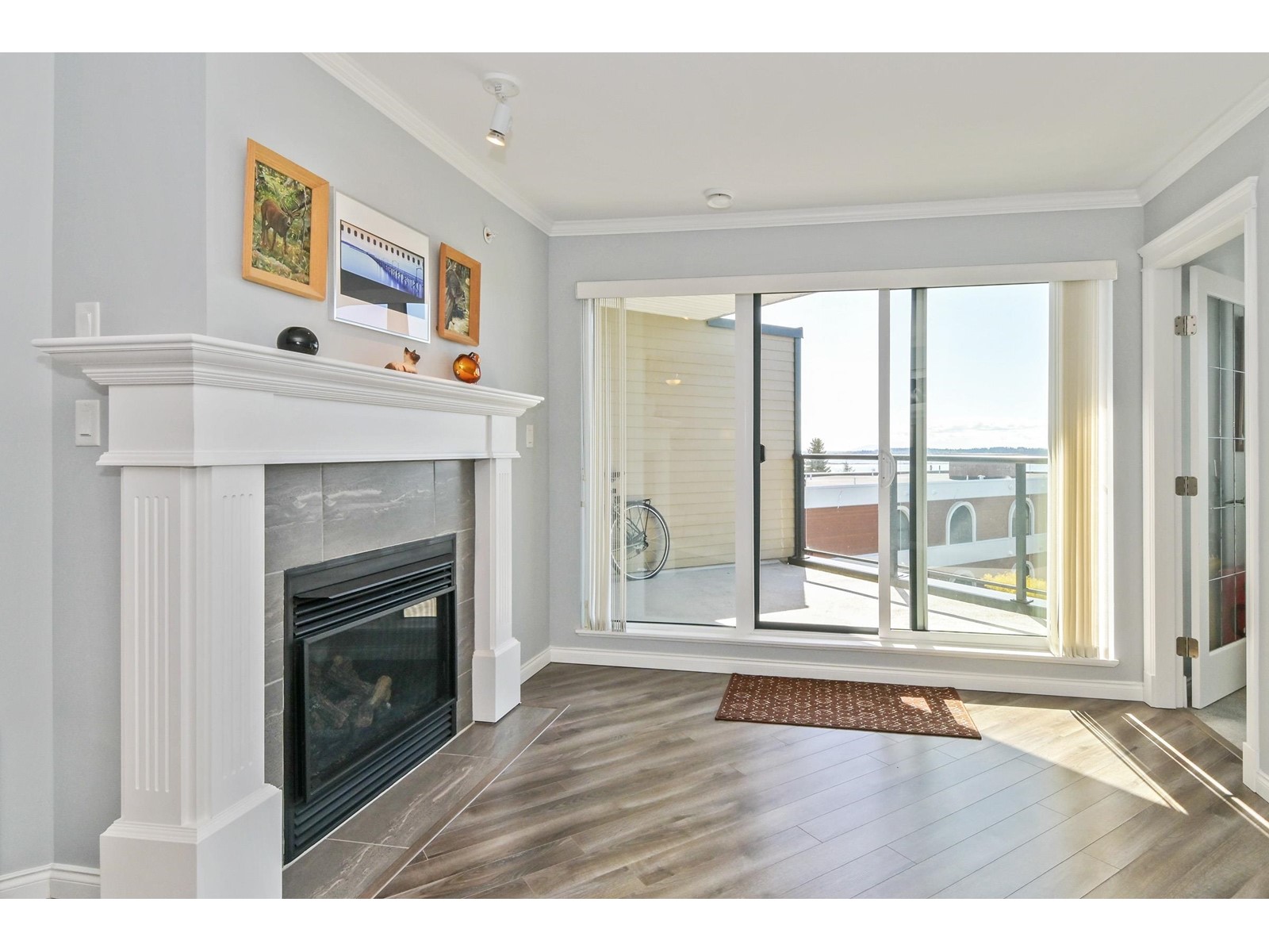 Listing Picture 6 of 21 : 417 15210 PACIFIC AVENUE, White Rock - 魯藝地產 Yvonne Lu Group - MLS Medallion Club Member