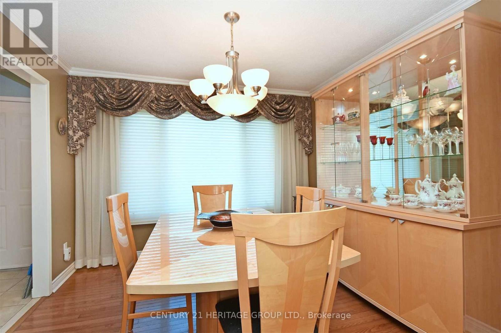 2515 Windwood Dr, Mississauga, Ontario  L5N 2A8 - Photo 9 - W8223580