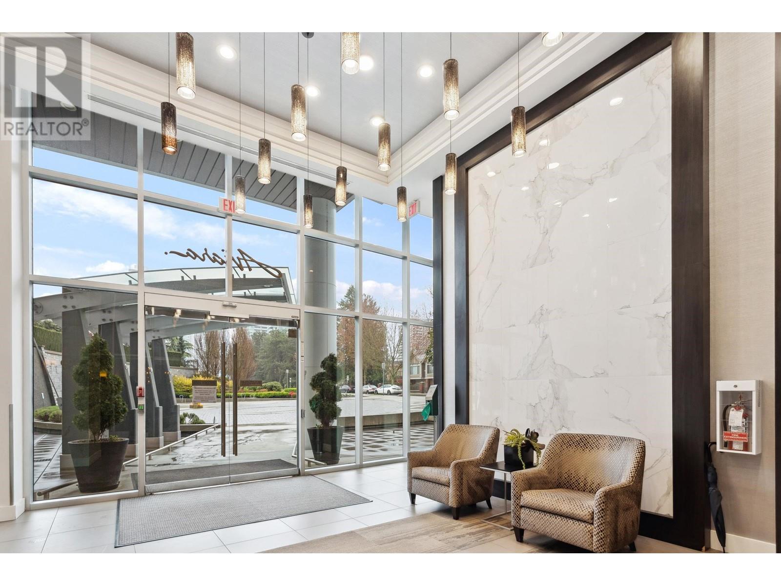 501 4189 Halifax Street, Burnaby, British Columbia  V5C 0H9 - Photo 2 - R2869492