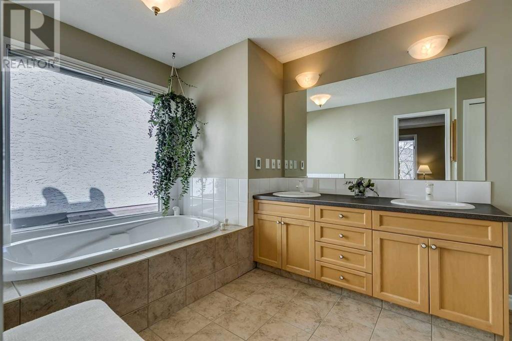 159 Woodhaven Place Sw, Calgary, Alberta  T2W 5P8 - Photo 20 - A2121471