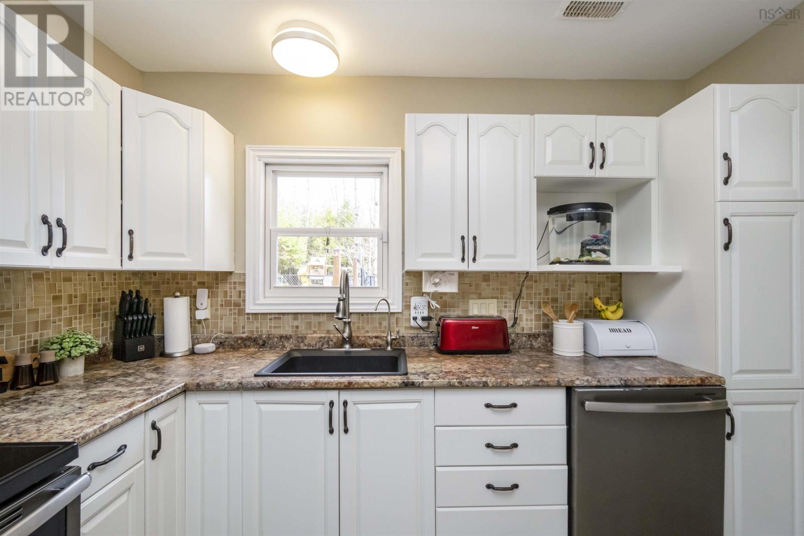 160/162 Kinsac Road, Beaver Bank, Nova Scotia  B4G 1C5 - Photo 10 - 202406856