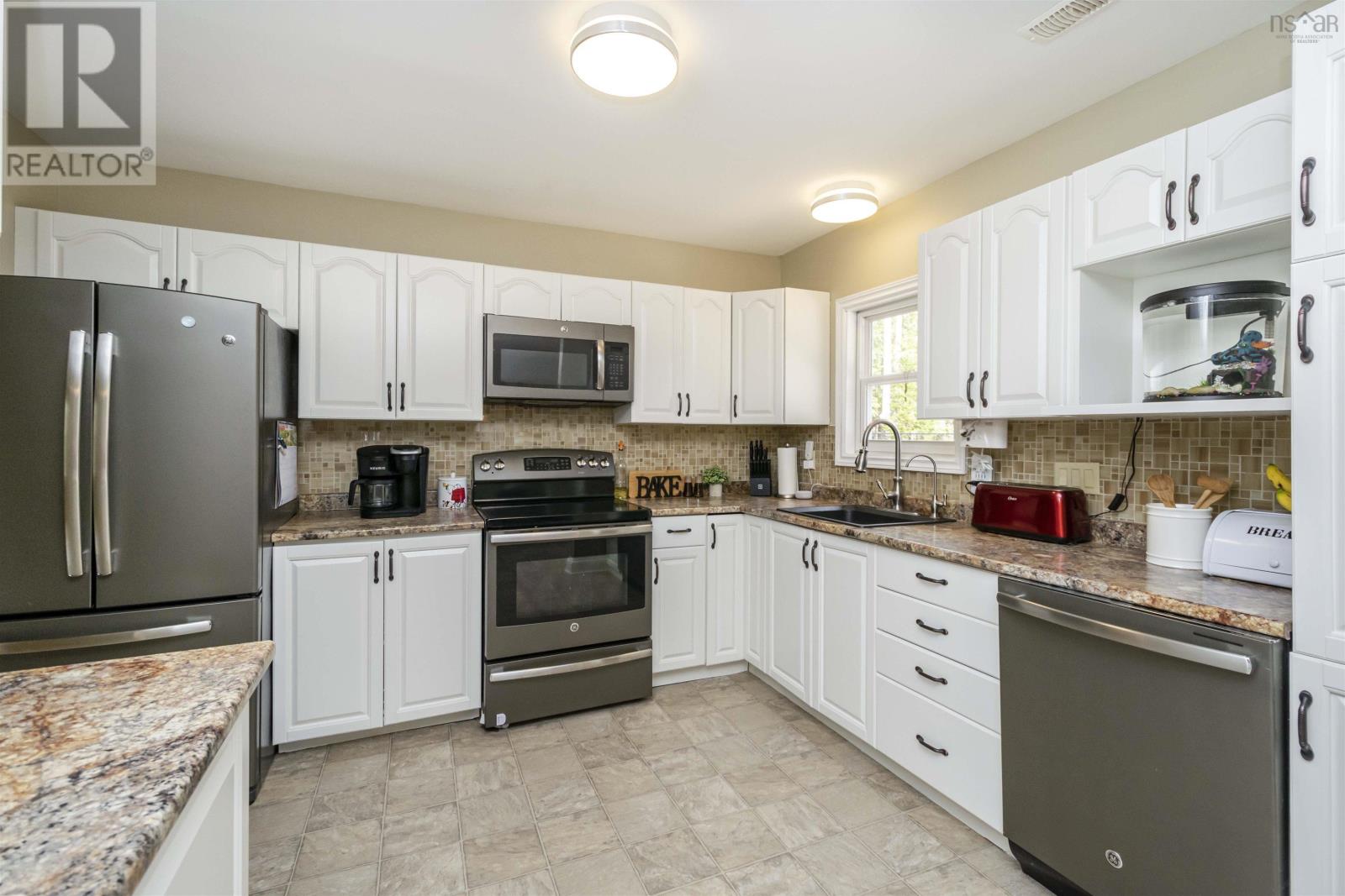 160/162 Kinsac Road, Beaver Bank, Nova Scotia  B4G 1C5 - Photo 6 - 202406856