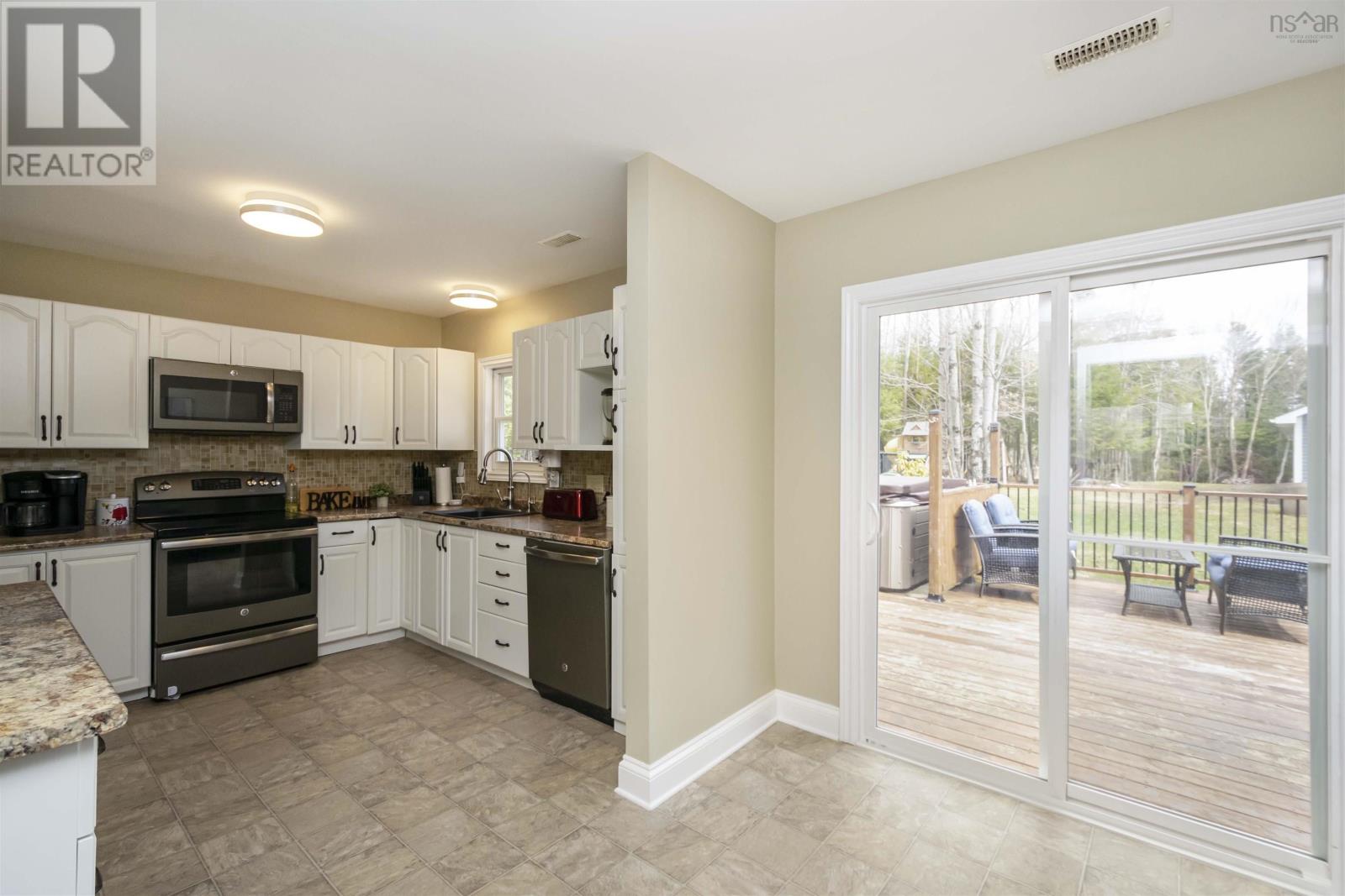 160/162 Kinsac Road, Beaver Bank, Nova Scotia  B4G 1C5 - Photo 9 - 202406856