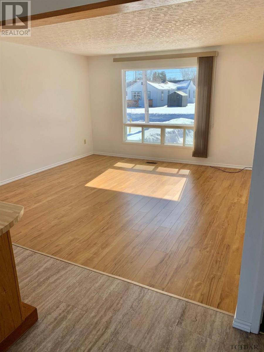 419 Buffam Dr, Temiskaming Shores, Ontario  P0J 1K0 - Photo 3 - TM240670