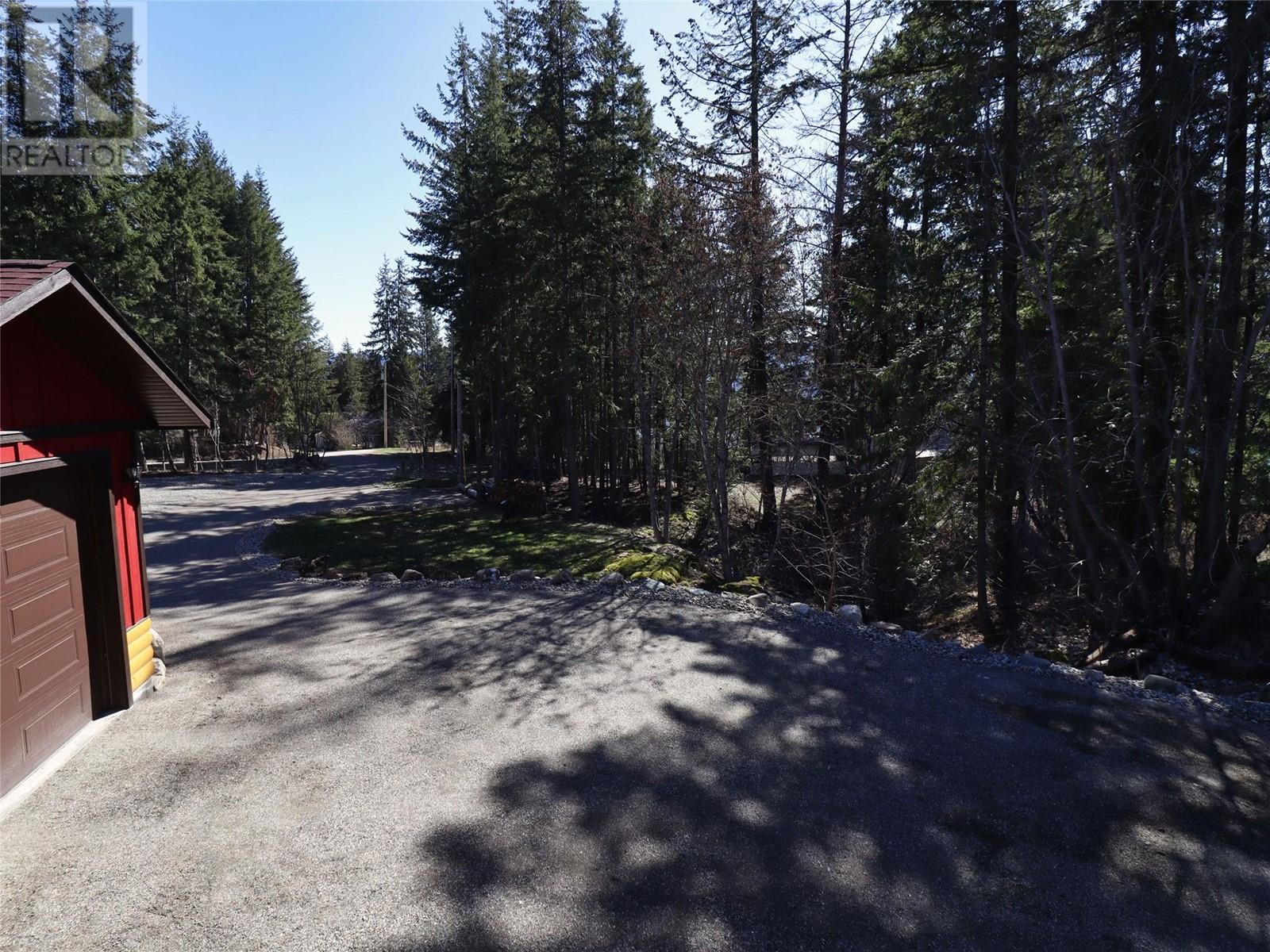 2589 Airstrip Road, Anglemont, British Columbia  V0E 1M8 - Photo 66 - 10309744