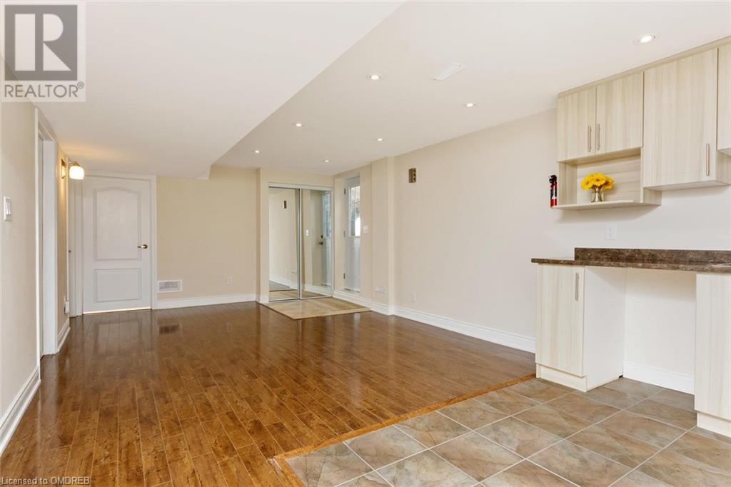 355 Mccartney Crescent Unit# Bsmt, Milton, Ontario  L9T 0B3 - Photo 4 - 40570129