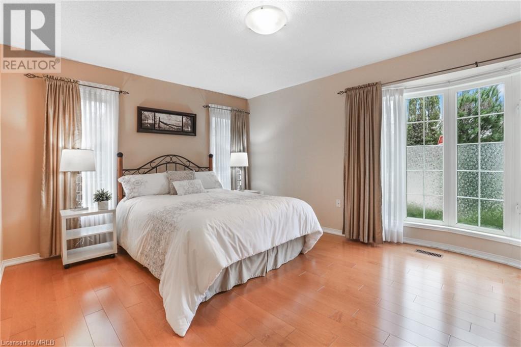 19 Silverbirch Boulevard Unit# 1, Mount Hope, Ontario  L0R 1W0 - Photo 3 - 40569408