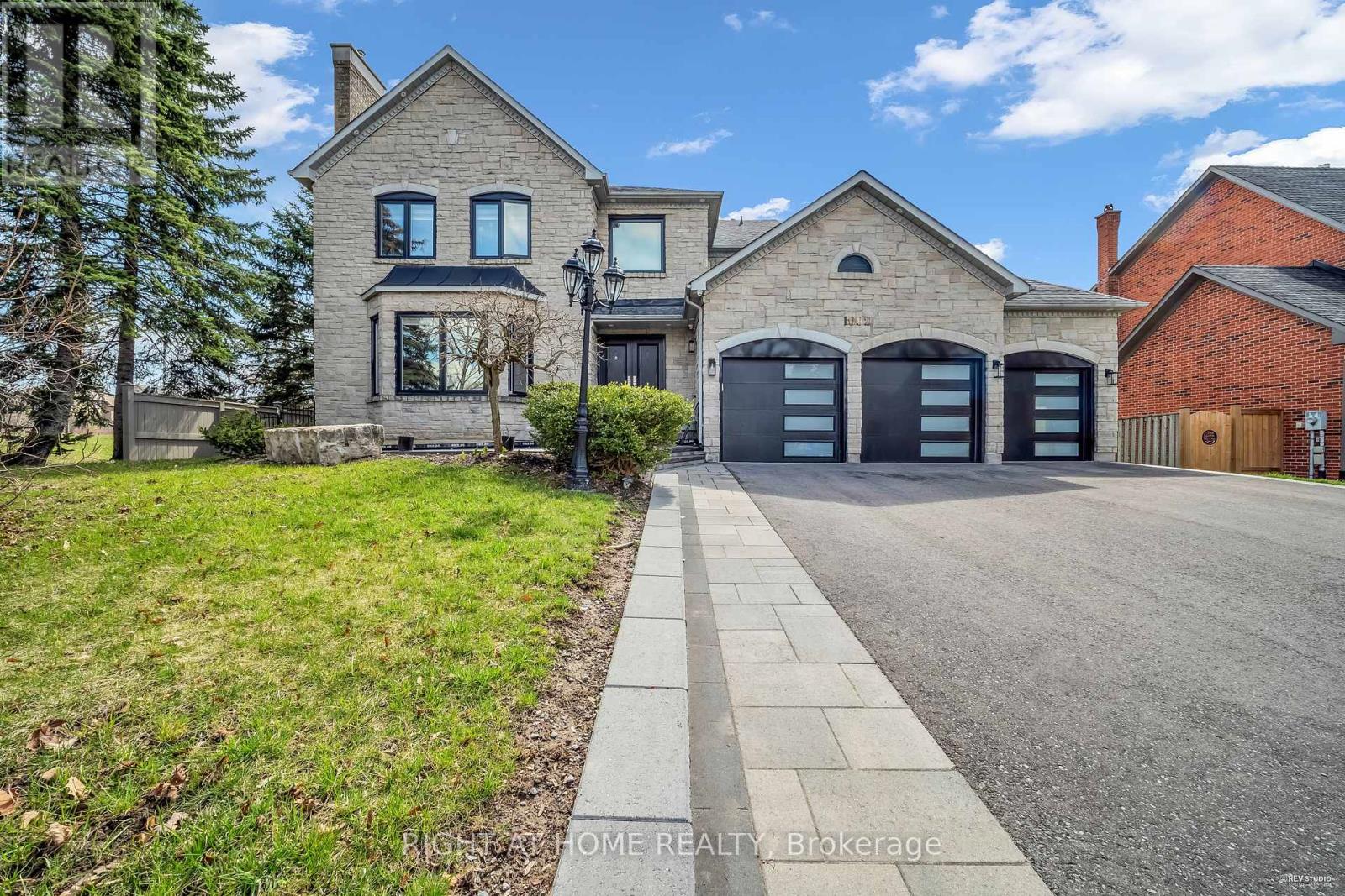 <h3>$2,488,000</h3><p>1092 Stonehaven Ave, Newmarket, Ontario</p>