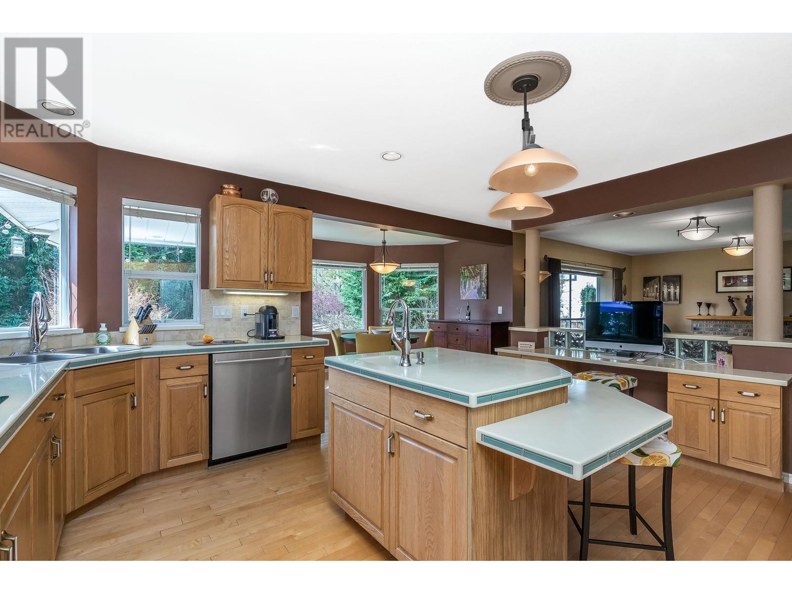 43 Wildwood Drive, Port Moody, British Columbia  V3H 4M6 - Photo 6 - R2867349