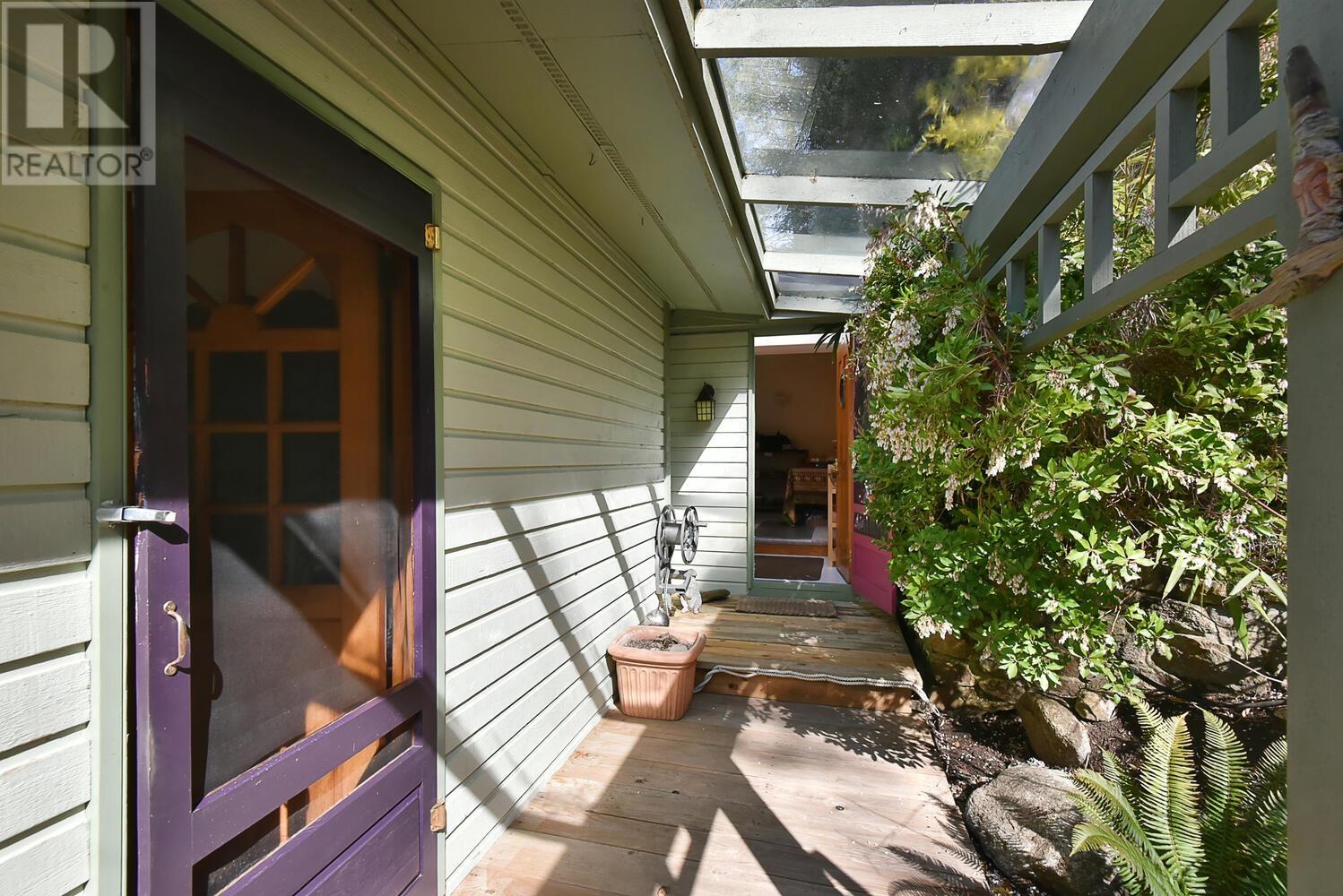 5653 Garden Bay Road, Garden Bay, British Columbia  V0N 1S1 - Photo 25 - R2869589
