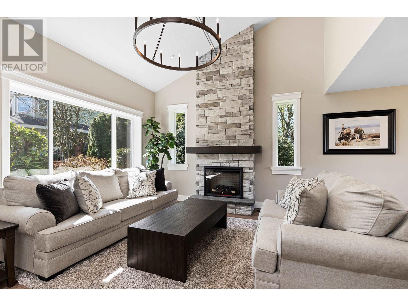 21445 126 Avenue, Maple Ridge, British Columbia  V4R 2H4 - Photo 4 - R2869597