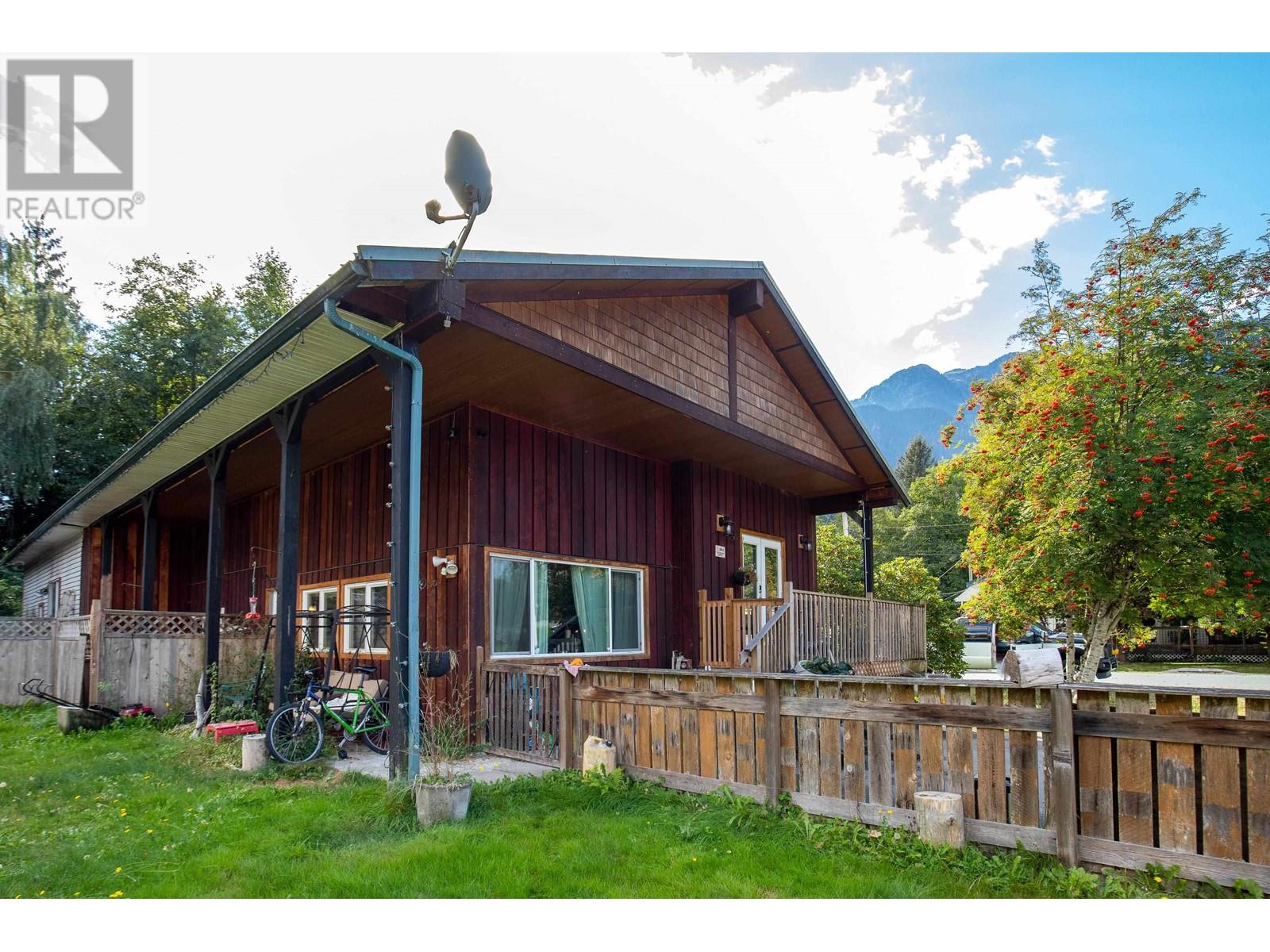 33 Bracken Parkway, Squamish, British Columbia  V0N 1T0 - Photo 11 - R2869641