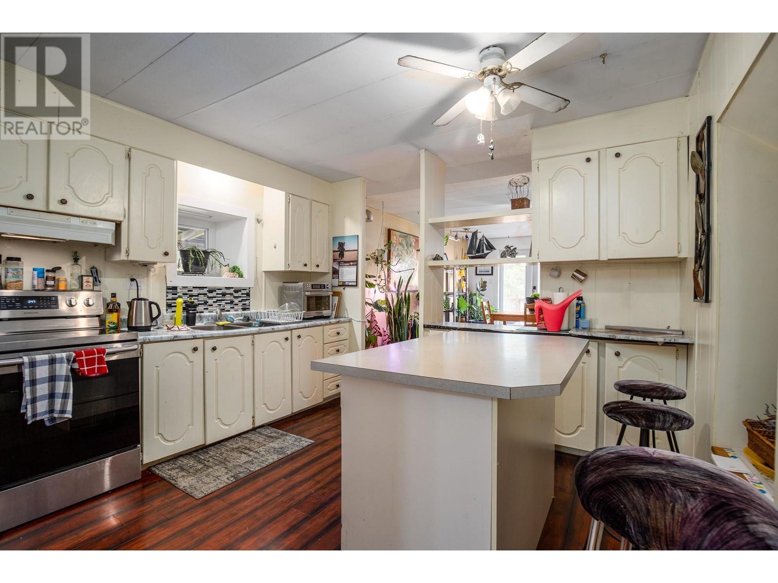 33 Bracken Parkway, Squamish, British Columbia  V0N 1T0 - Photo 4 - R2869641